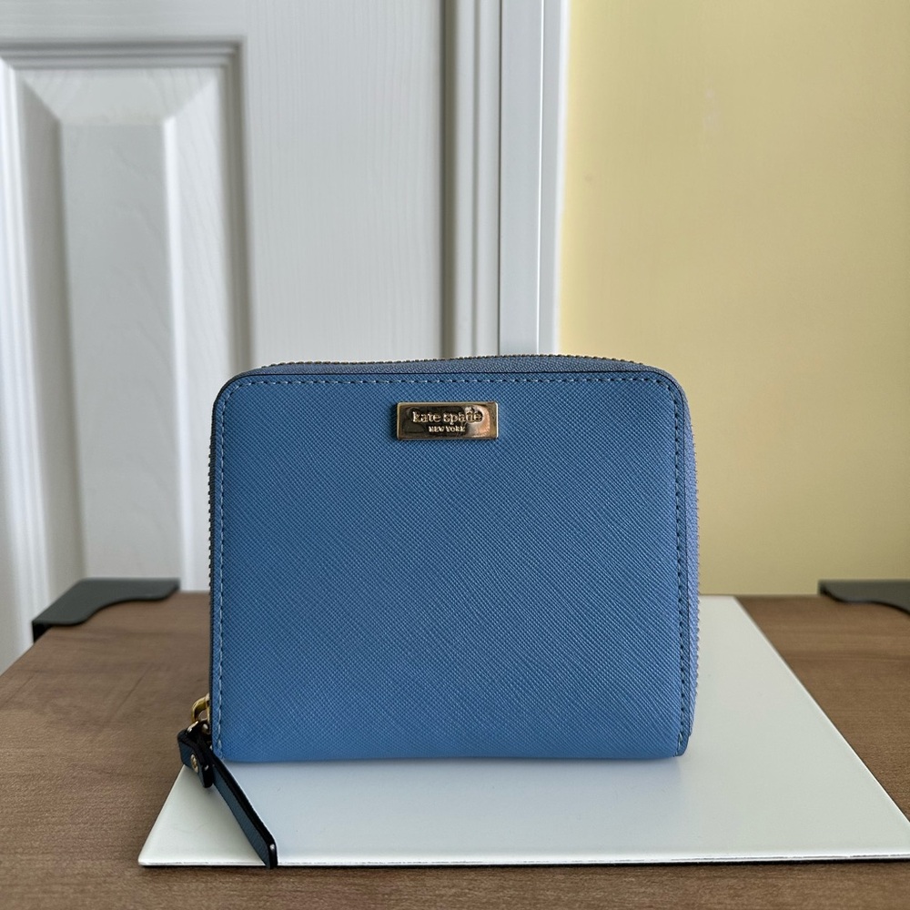 #80. Kate Spade Full Zip Medium Wallet, Saffiano Leather, Blue, EUC
